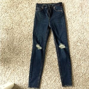 wild fable mildly ripped size 4/6 jeans